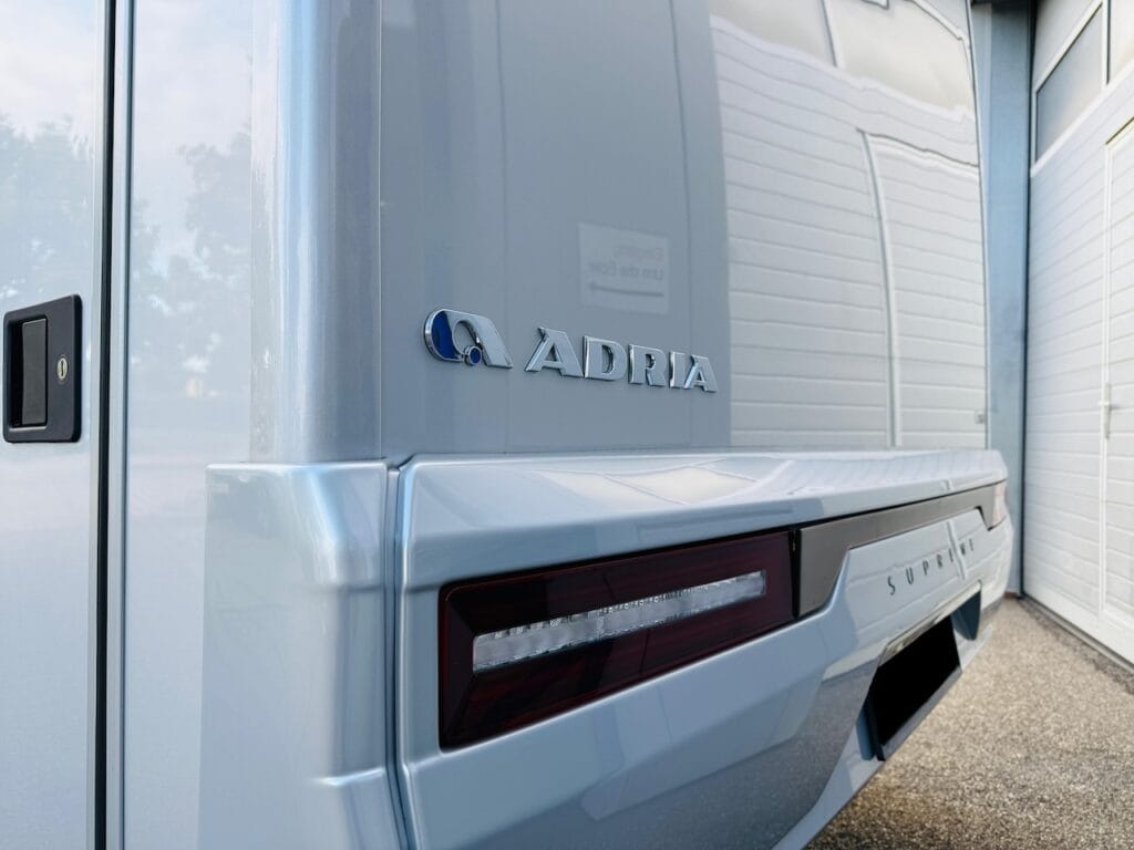 Wohnmobil Keramikversiegelung in Stuttgart – professioneller Lackschutz und Glanz für Reisemobile